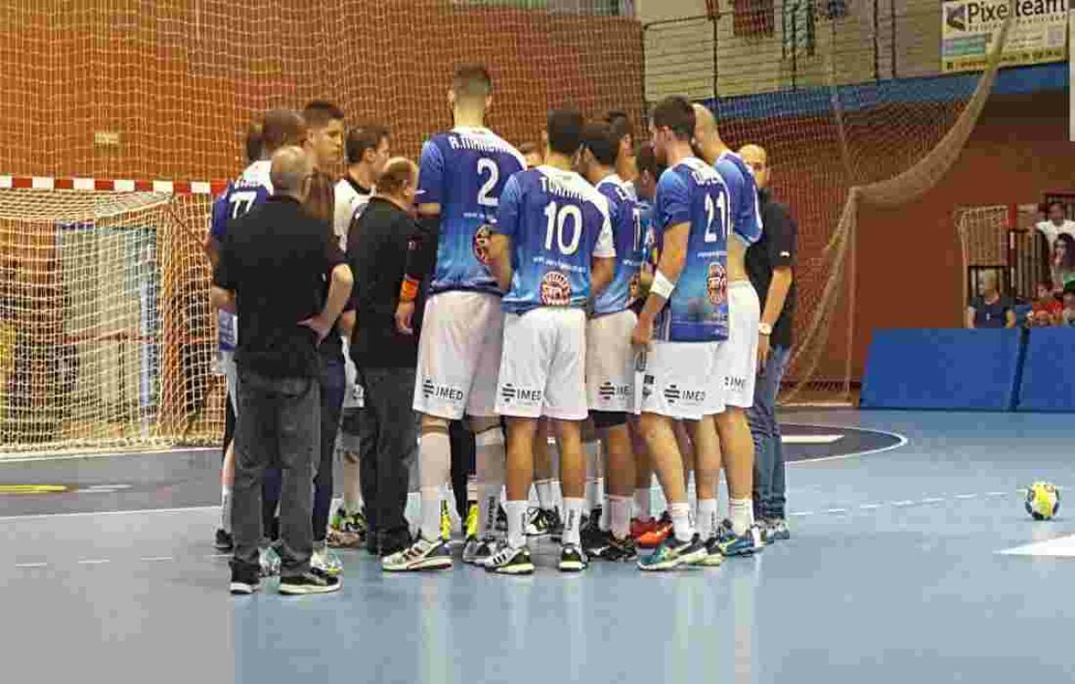 El BM Benidorm gana y sigue muy cerca de la salvaci&oacute;n