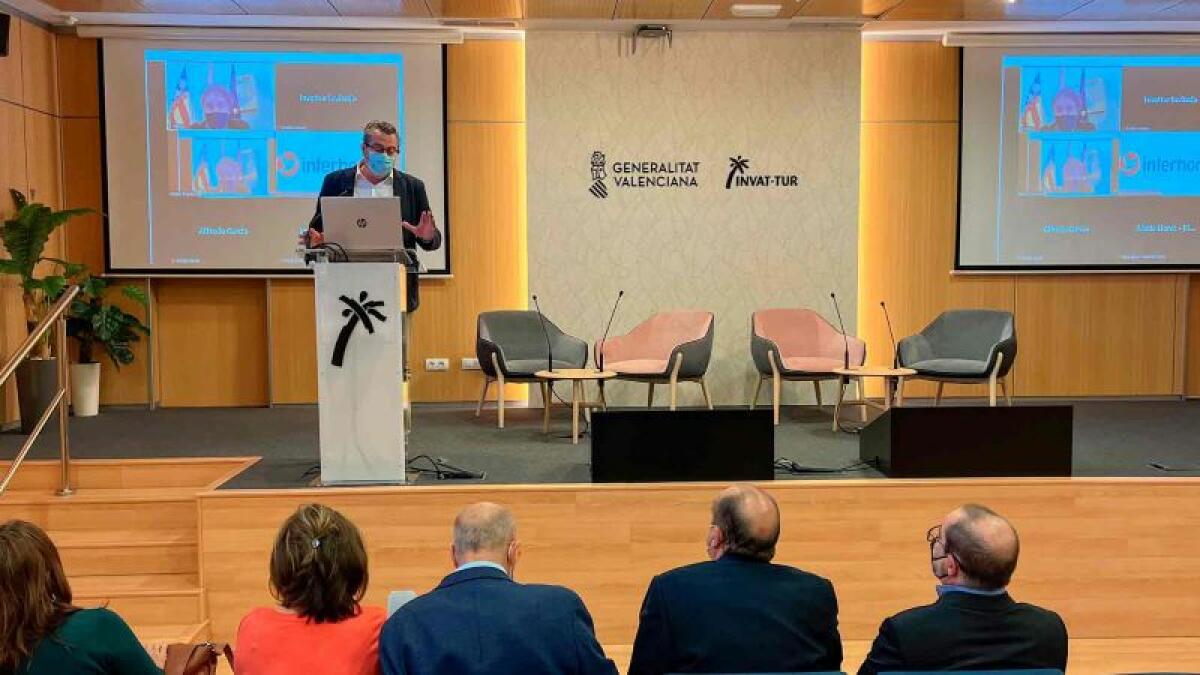 Toni Pérez, al inaugurar la asamblea de Aptur, les anima a seguir trabajando por la calidad 