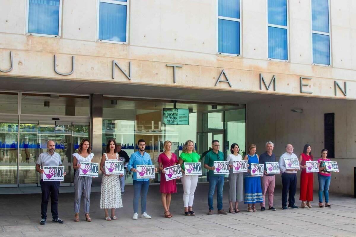 Benidorm expresa su condena por el último asesinato machista que ha acabado con la vida de una mujer de 49 años en Valladolid