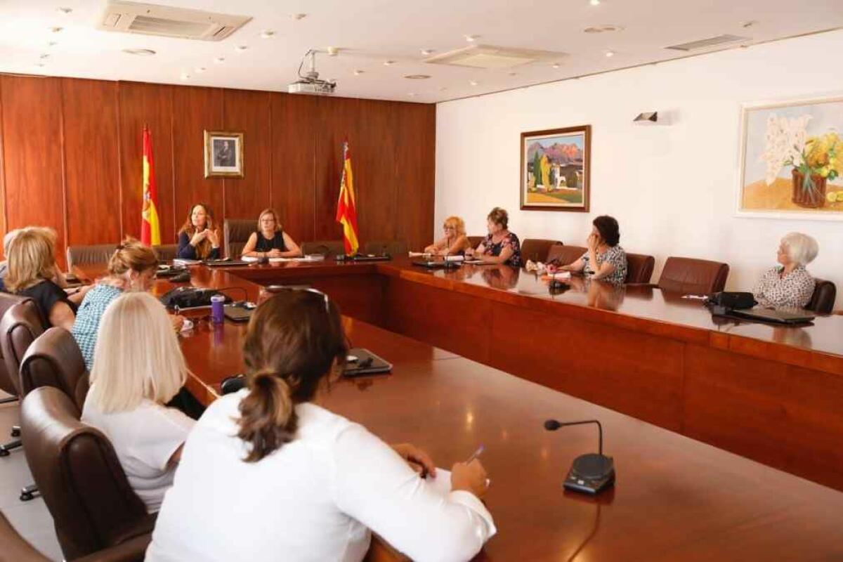 Alfaz &middot; La concejal&iacute;a de Residentes se re&uacute;ne con los colectivos de ciudadanos extranjeros