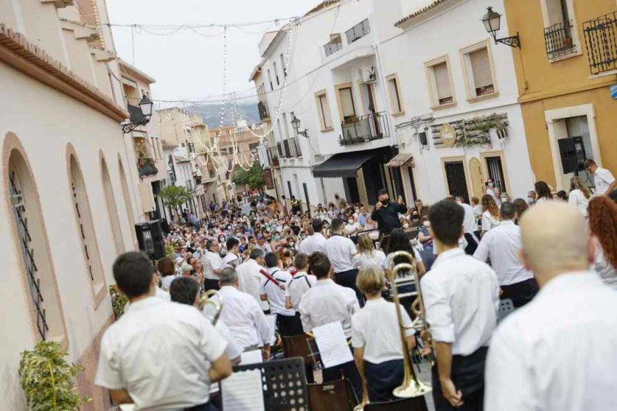 Con un concierto a cargo de la Sociedad Musical La Lira concluye el Festival de Cine de l’Alfàs