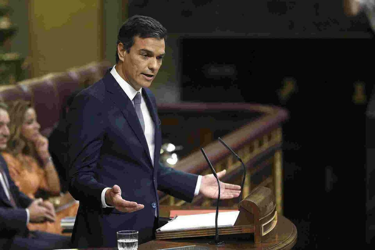 El PSOE pide la dimisi&oacute;n de Casado por su m&aacute;ster en la Rey Juan Carlos