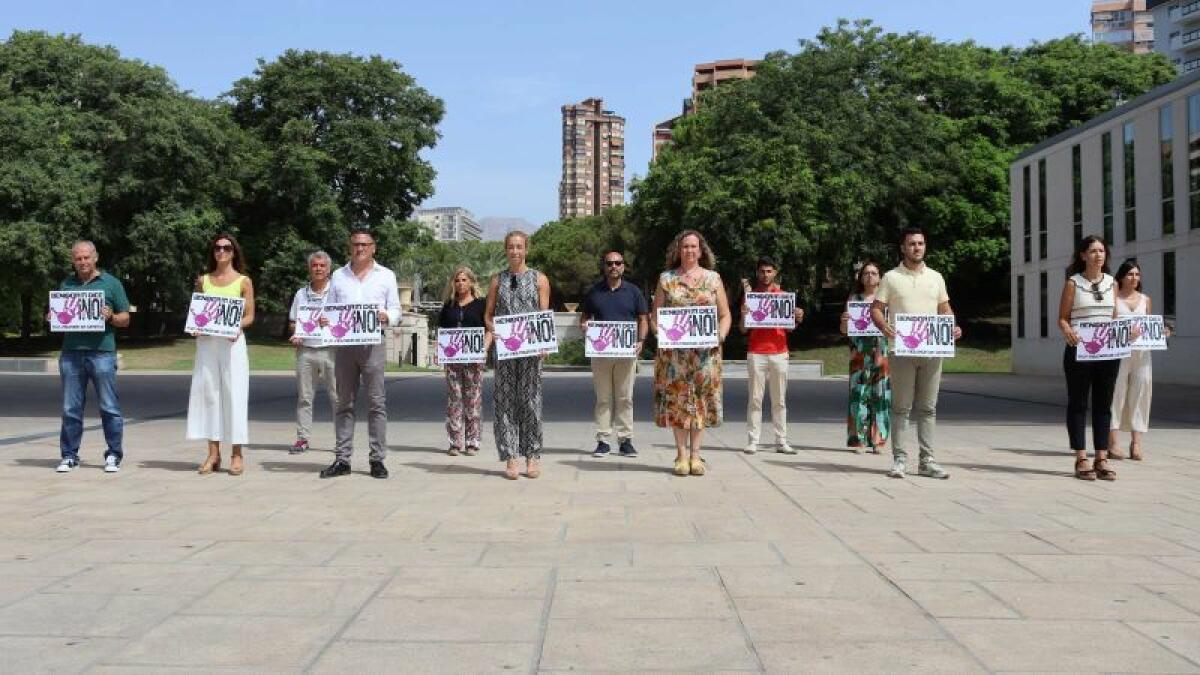 Benidorm muestra su repulsa hacia el último crimen machista cometido en Tenerife