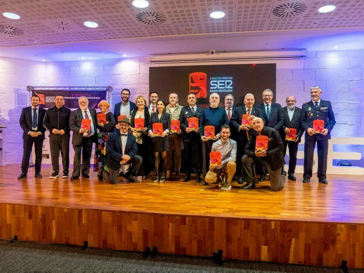 La Cadena SER reconoce la labor de la Policía Local de Benidorm con el Premio a la Solidaridad