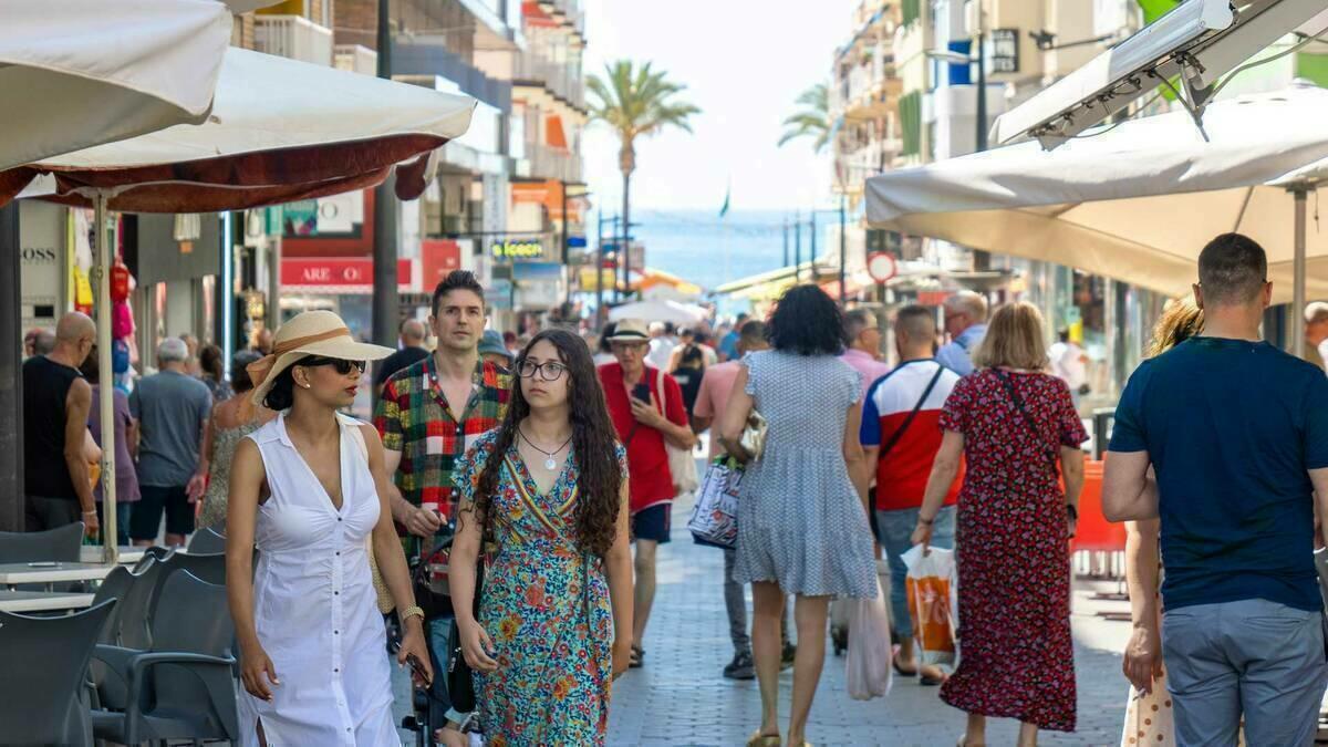 Movilidad amplía hasta final de año la campaña #BenidormMasCerca para potenciar las ventas en el centro y el casco antiguo