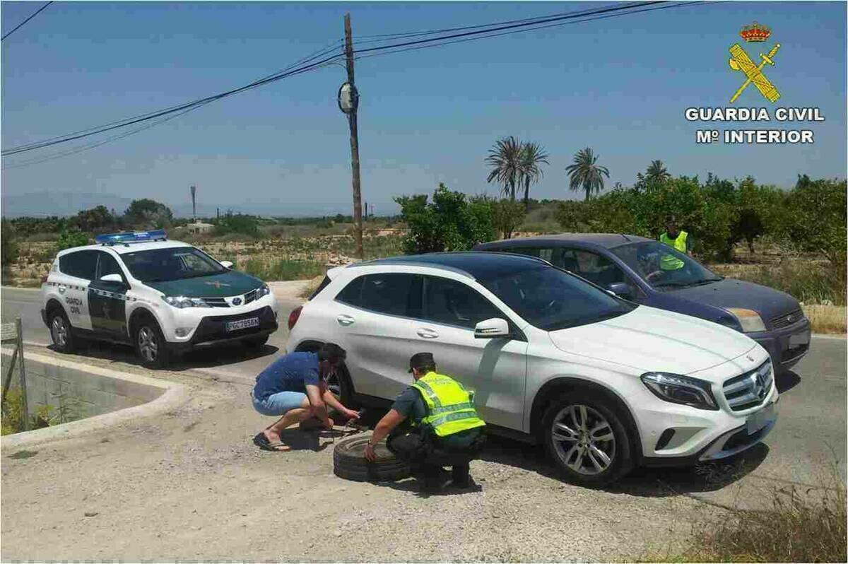 La Guardia Civil detiene en Torrevieja a los autores de un robo por el m&eacute;todo peruano apenas dos horas despu&eacute;s de haberlo cometido