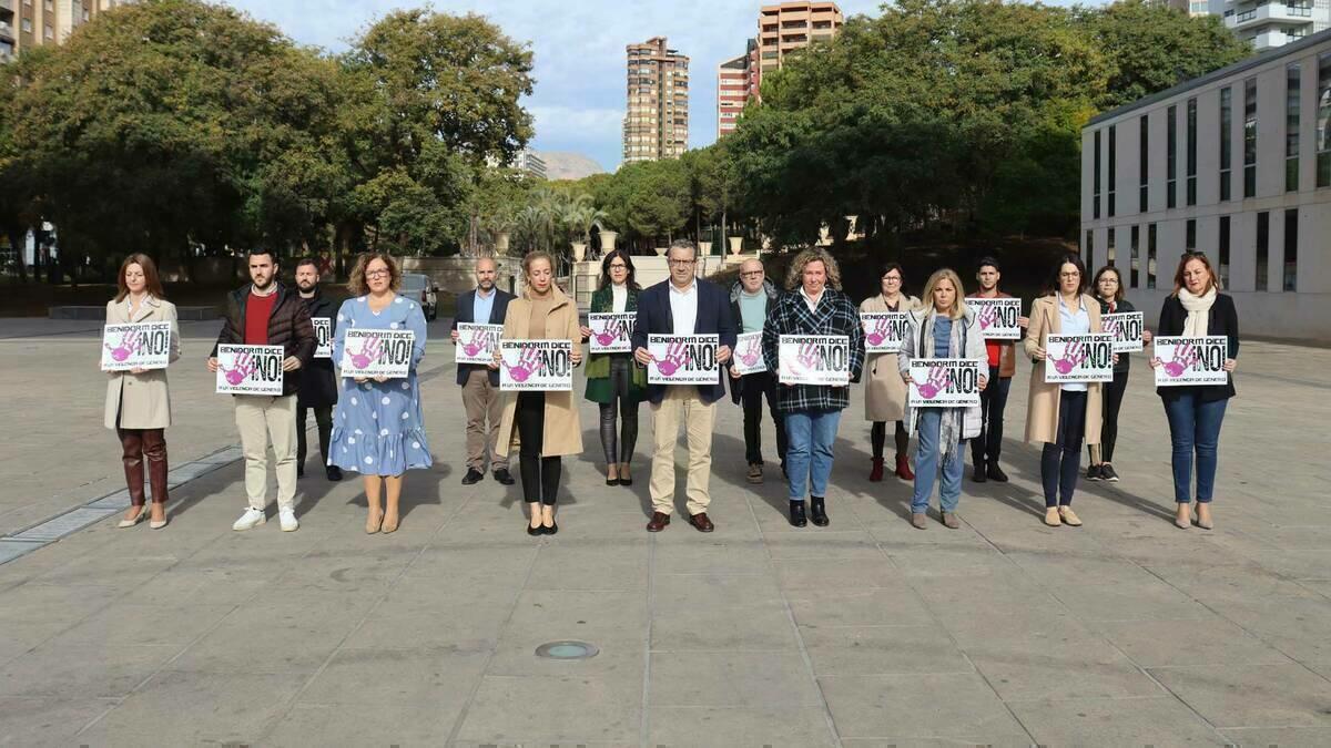 Benidorm expresa su repulsa por tres nuevos crímenes machistas confirmados en Barcelona y Málaga