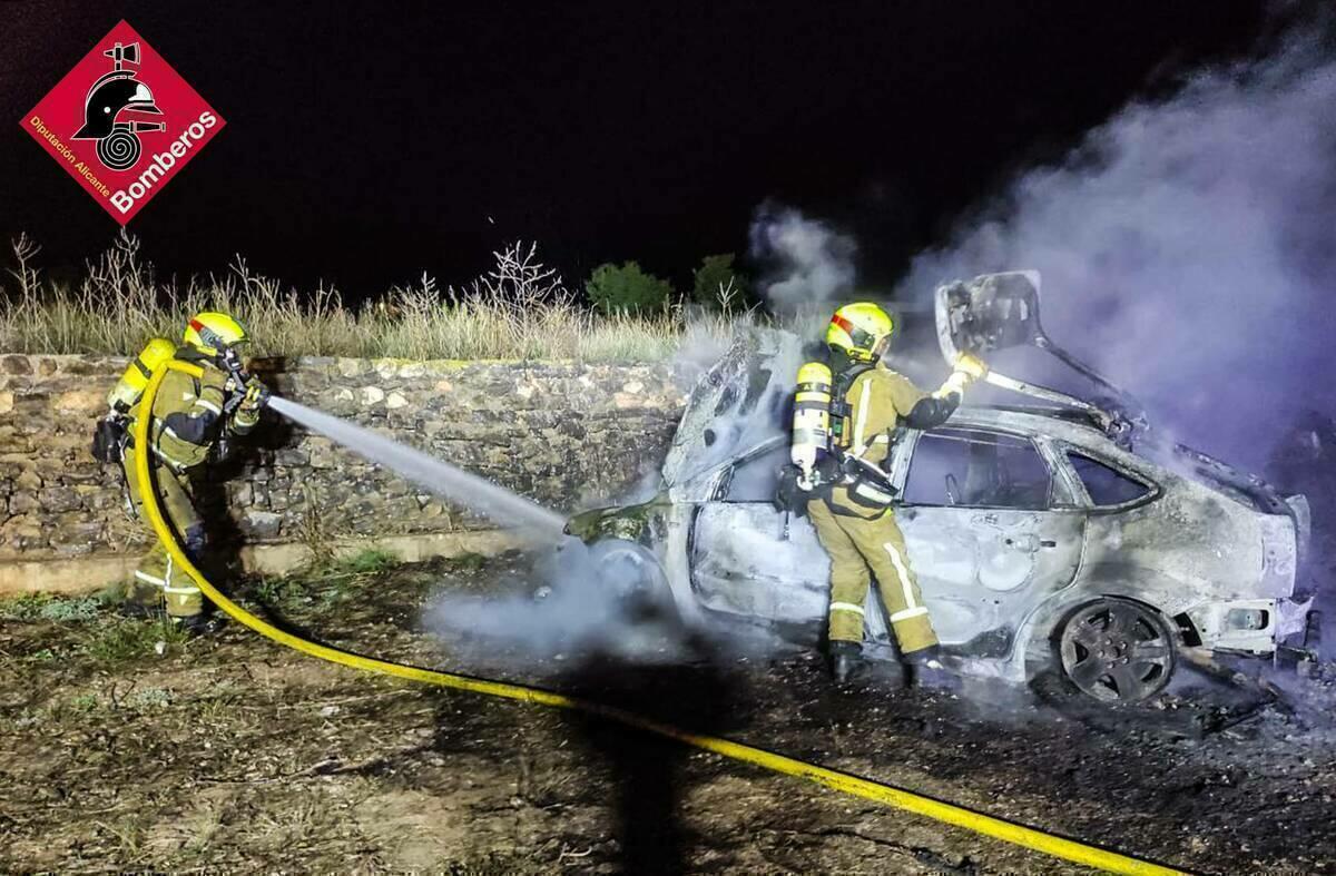 INCENDIO VEHICULO EN ALTEA