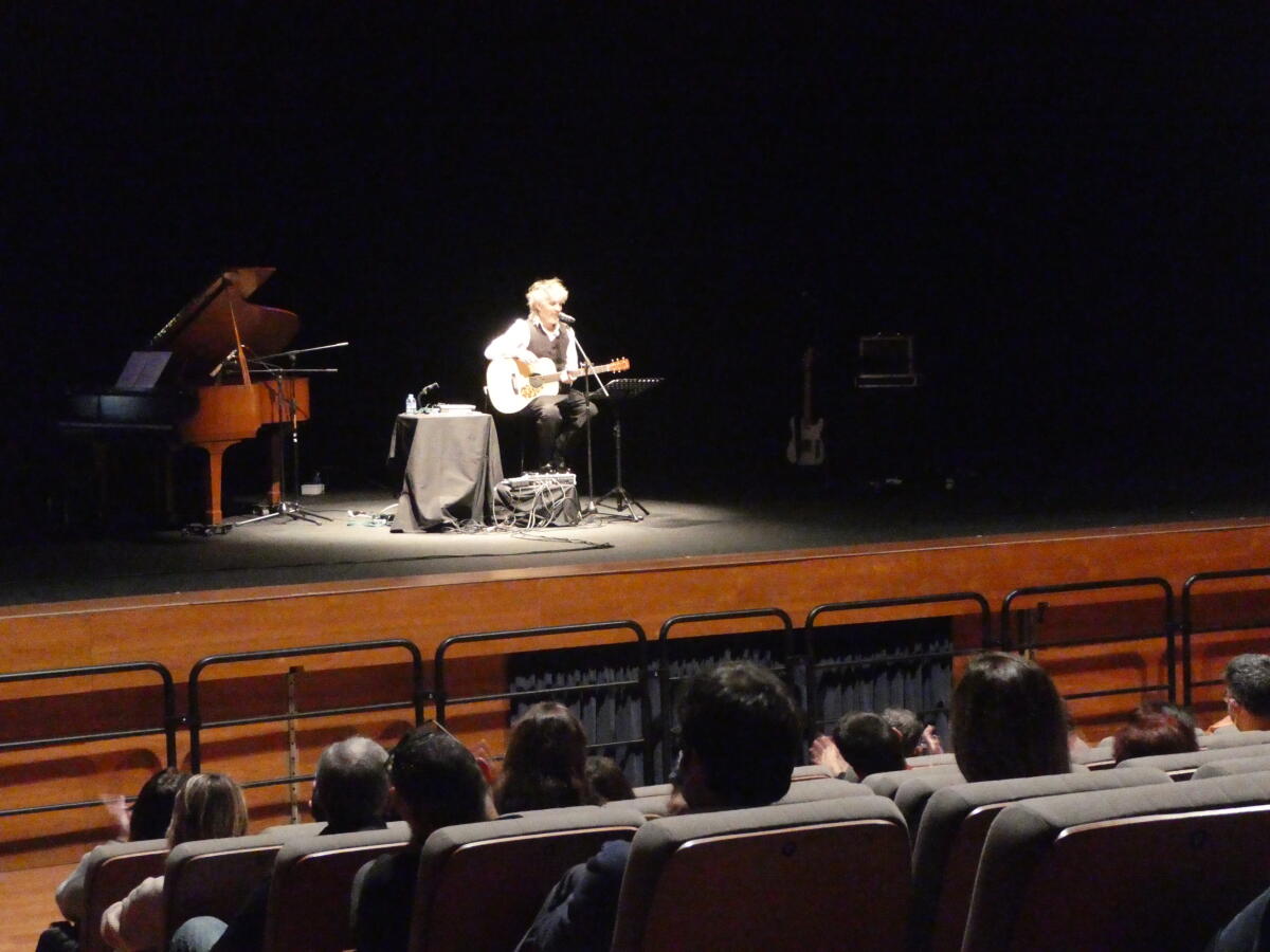 Shuarma rindió tributo a David Bowie en l’Auditori de La Nucia