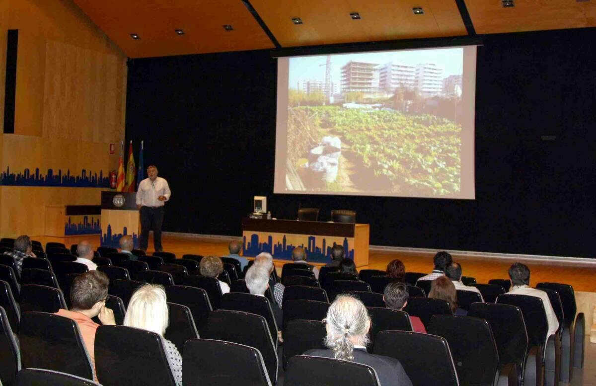 El Ayuntamiento de Benidorm da una charla de agricultura ecol&oacute;gica a los adjudicatarios de los huertos urbanos