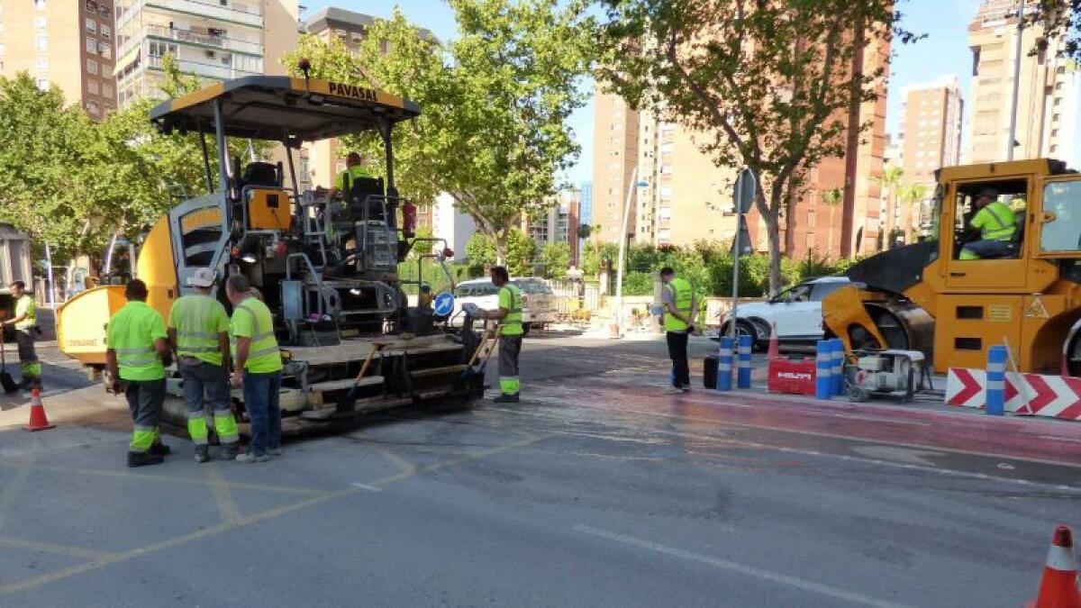 Benidorm habilita un cruce semafórico y peatonal para mejorar la movilidad y seguridad peatonal en la confluencia de Europa con Jaén