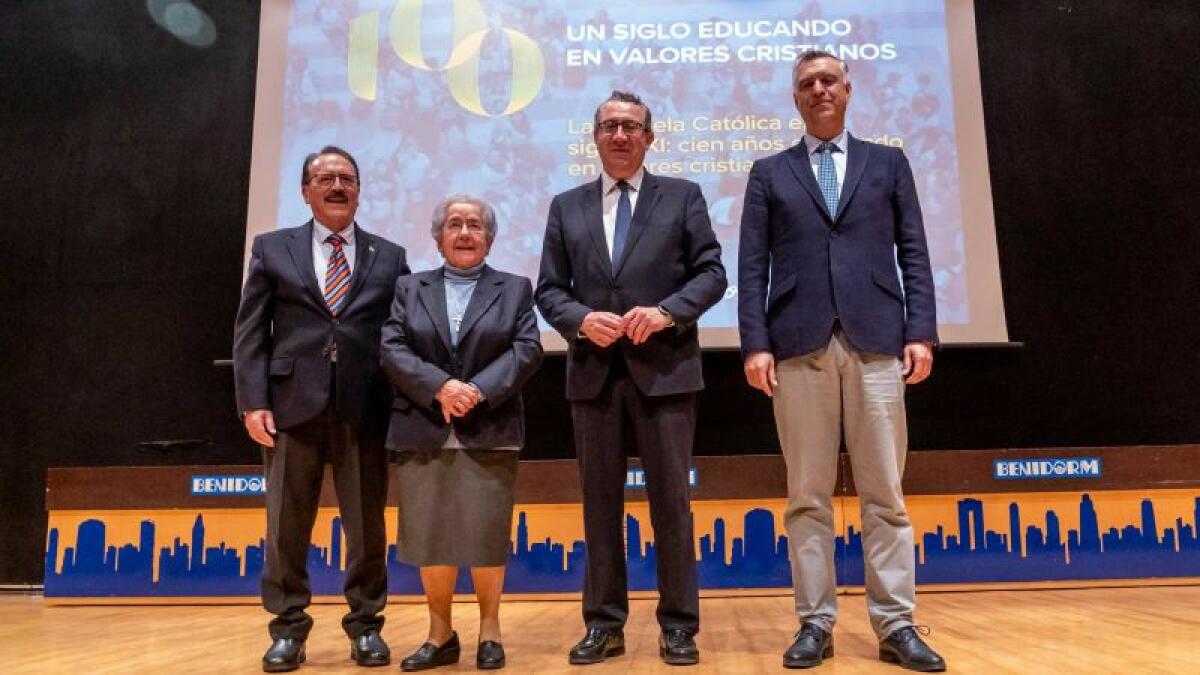 Centenario de la presencia en Benidorm de las HHDC