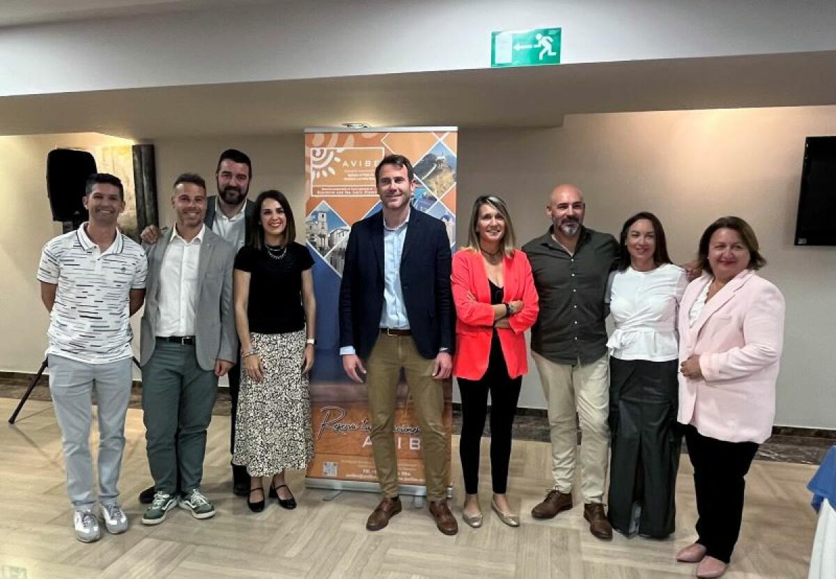 Benidorm seguirá apoyando a AVIBE con formación y le ofrece sus ‘hubs’ tecnológicos 