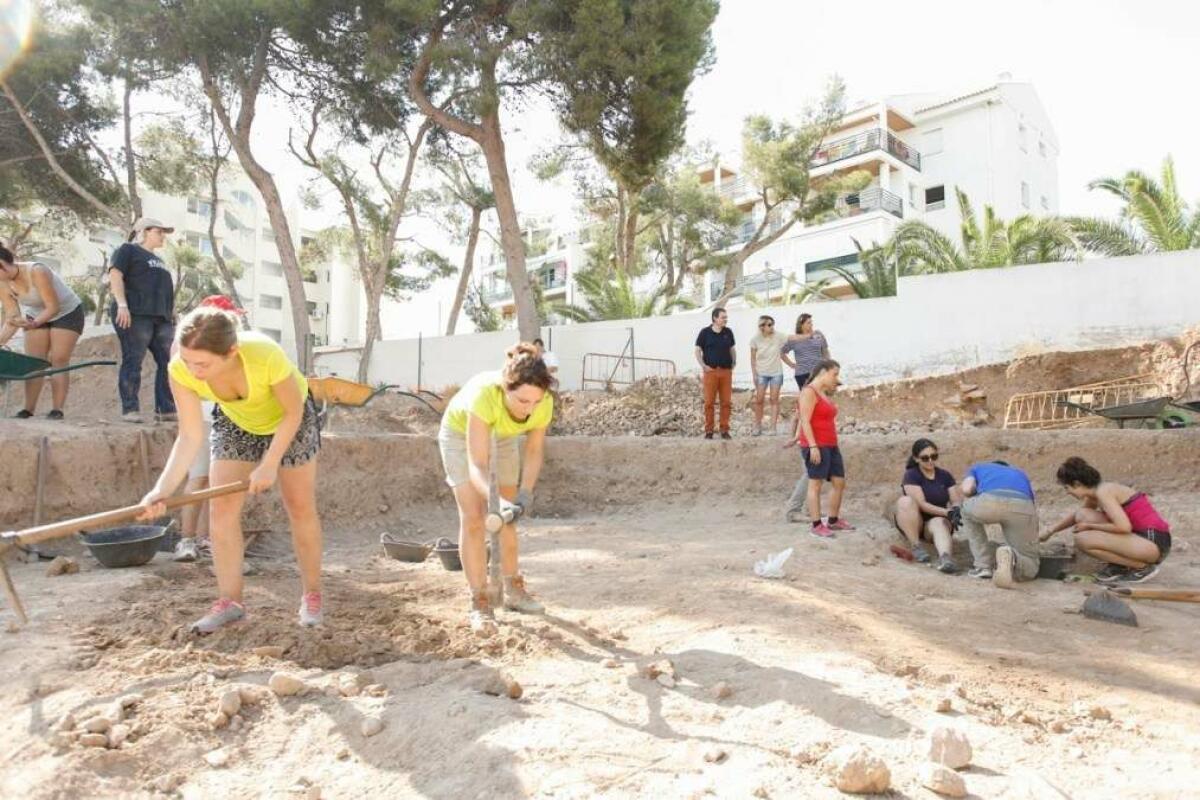 Una veintena de j&oacute;venes participan en el d&eacute;cimo Campo de Trabajo Internacional Villa Romana de l&rsquo;Albir