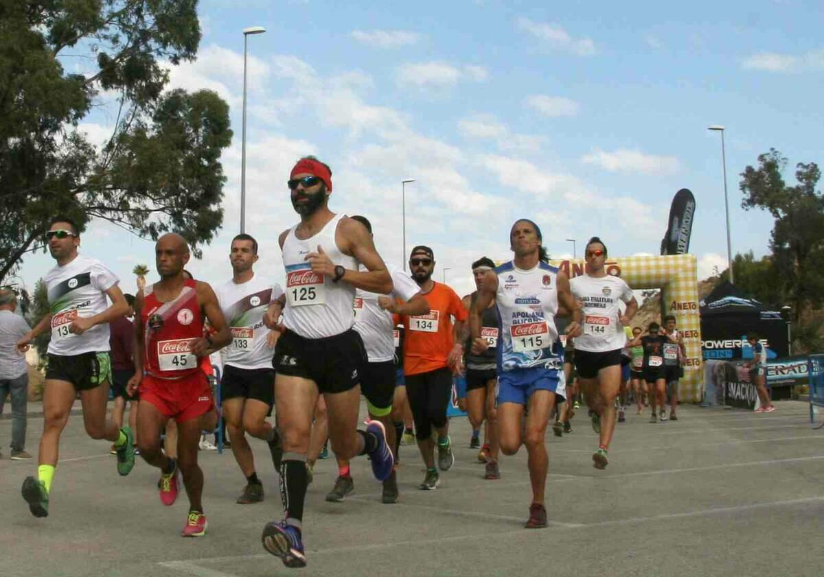 La Vila &middot; Un centenar de personas participan en el primer Cross Trail en la Playa Torres