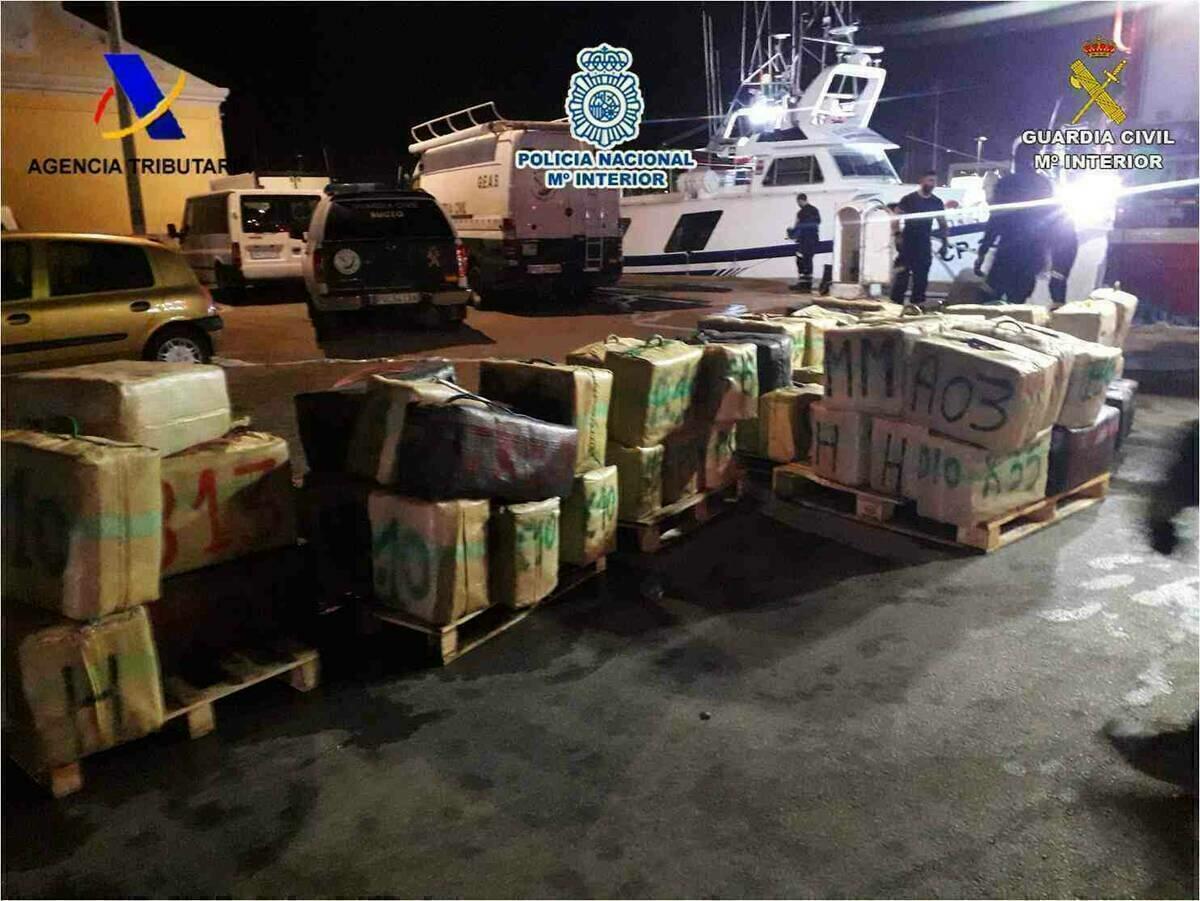 Desarticulada una organizaci&oacute;n criminal que fabricaba sus propias narcolanchas para introducir hach&iacute;s en la pen&iacute;nsula.