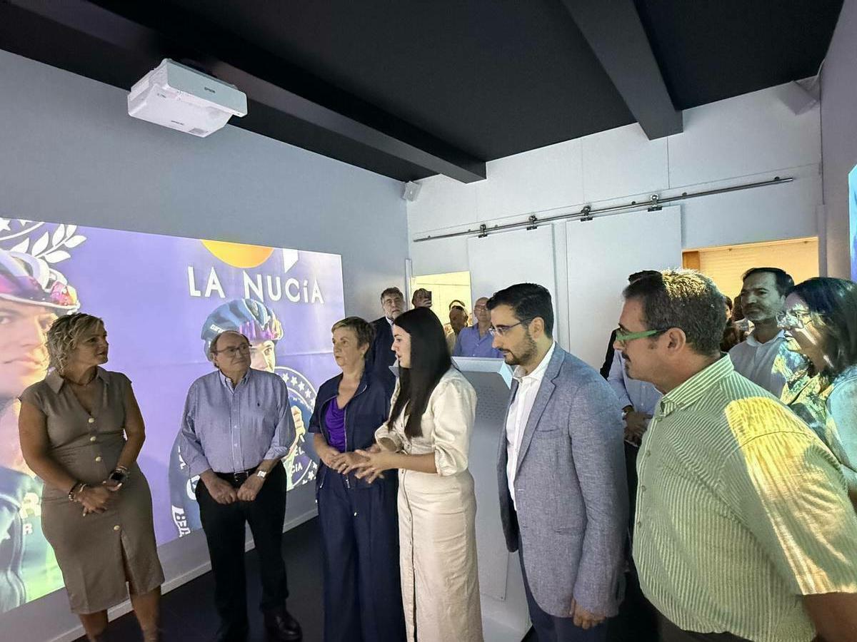 La Consellera de Turisme visita el &ldquo;Xato Cube&rdquo; en l&rsquo;Auditori de La Nuc&iacute;a 