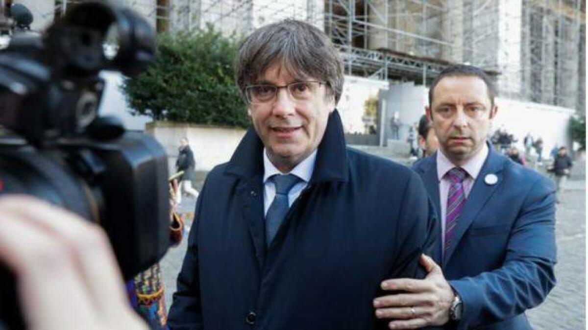 Absueltos los dos mossos que acompañaron a Puigdemont en su huida