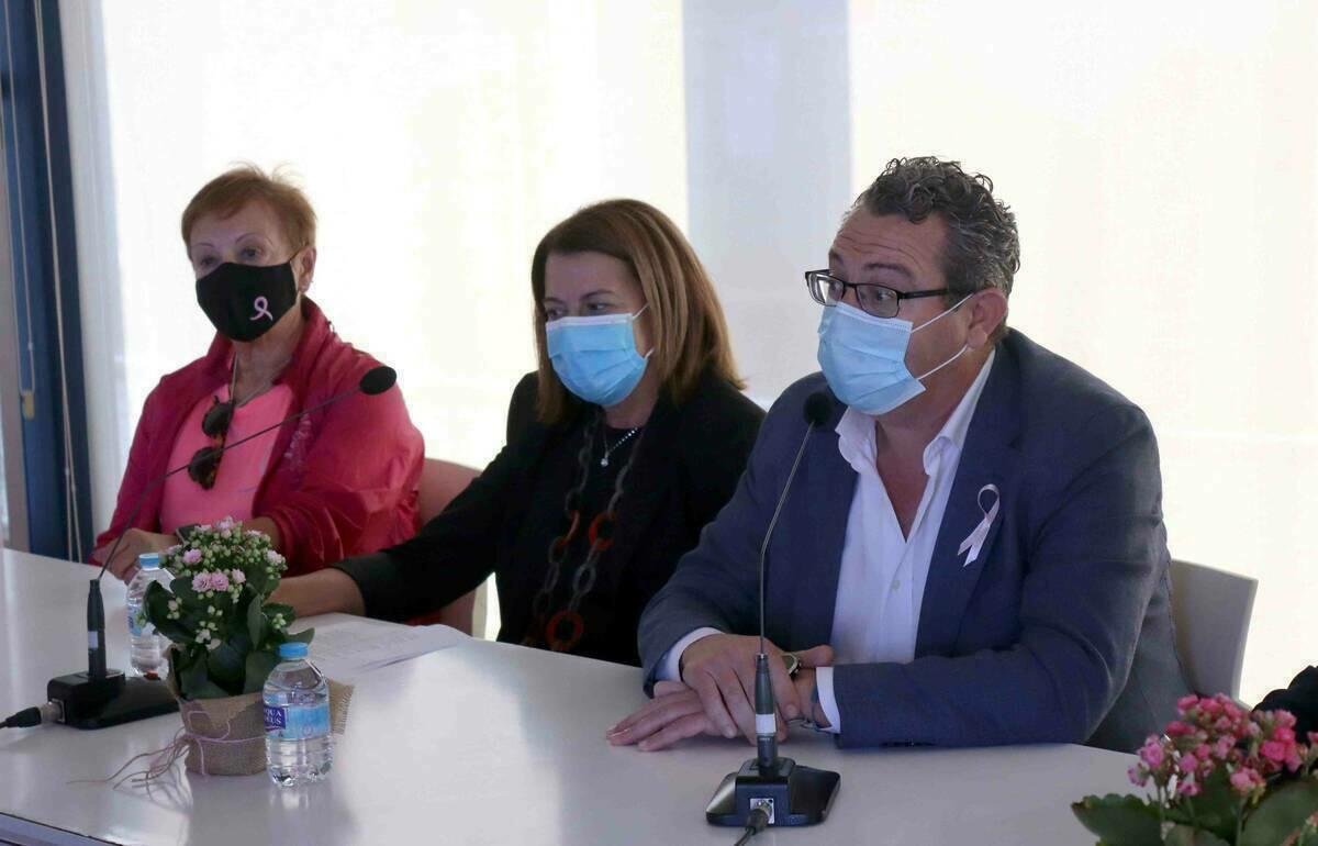 La doctora Pilar Barreto presta su voz a las afectadas por cáncer de mama en el Día Internacional de la Enfermedad