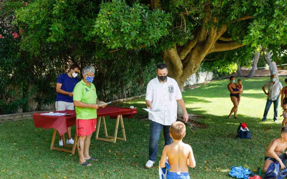 Finaliza el primer turno de los cursos de natación con la entrega de diplomas.