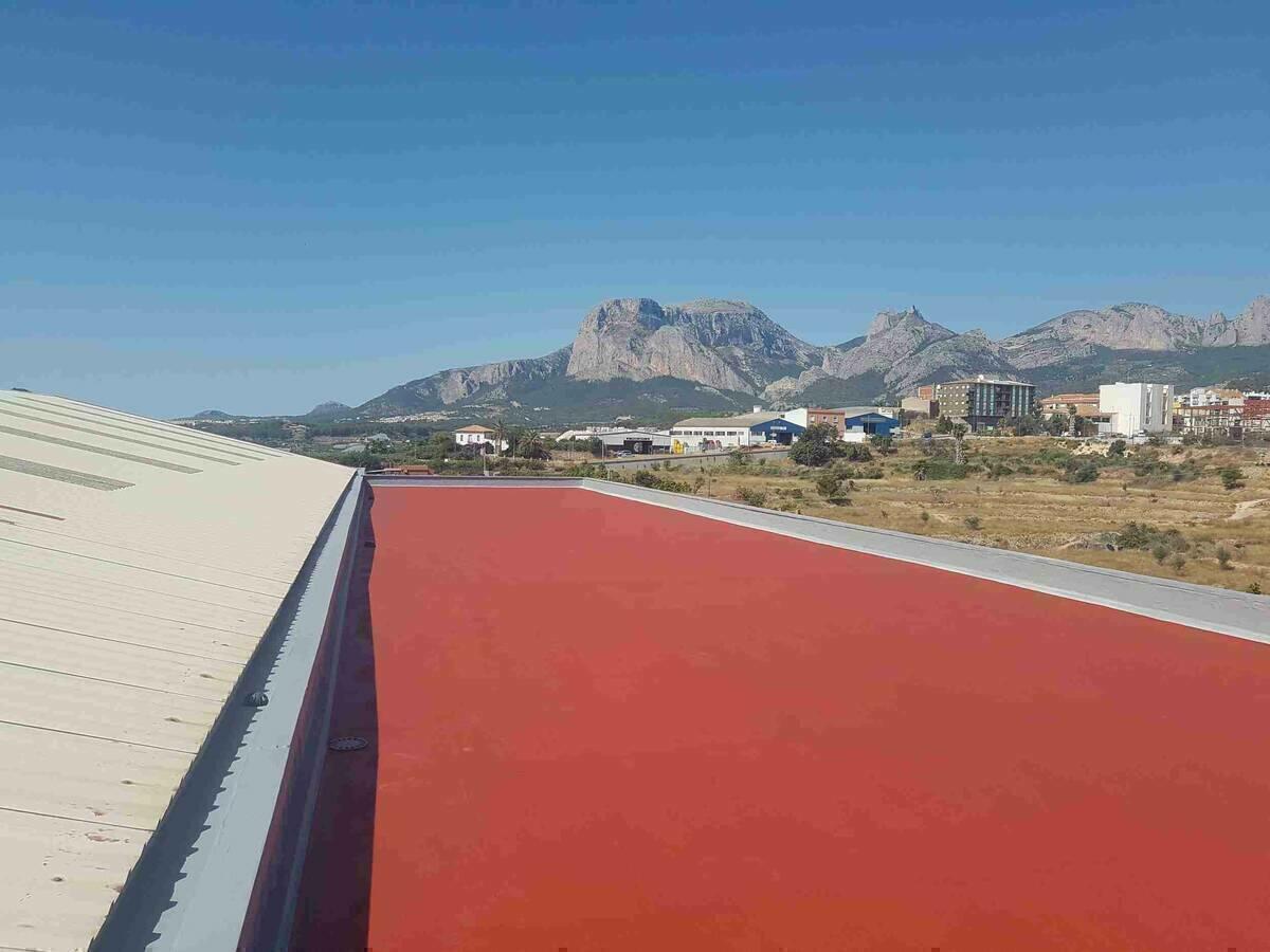 Callosa &middot; Finaliza la reparaci&oacute;n de las filtraciones de agua de la cubierta del polideportivo