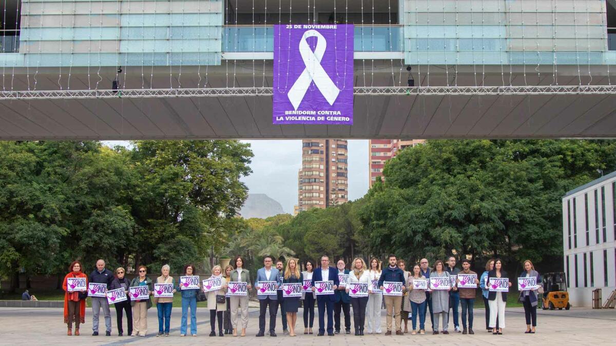 Benidorm reitera su compromiso para erradicar la violencia contra las mujeres 