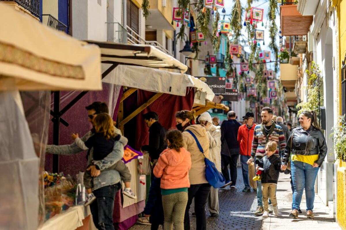 MILES DE VISITANTES A FINESTRAT PARA VIVIR Y DISFRUTAR CON EL “MERCAT GASTRONÒMIC I TRADICIONAL”