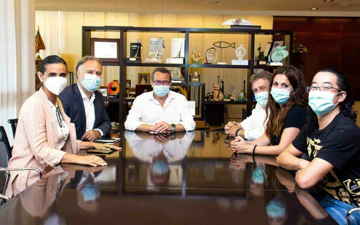 Una delegaci&oacute;n del Ayuntamiento de Santa Susanna visita Benidorm.