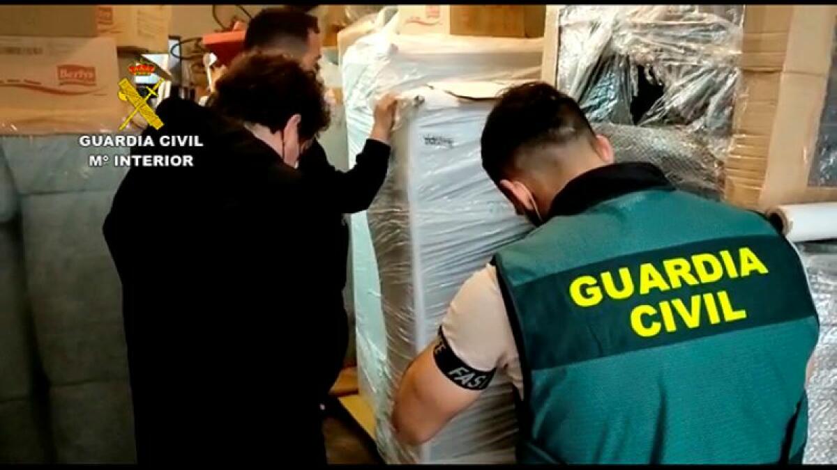 La Guardia Civil detiene a los supuestos empleados de una falsa tienda de sofás online 