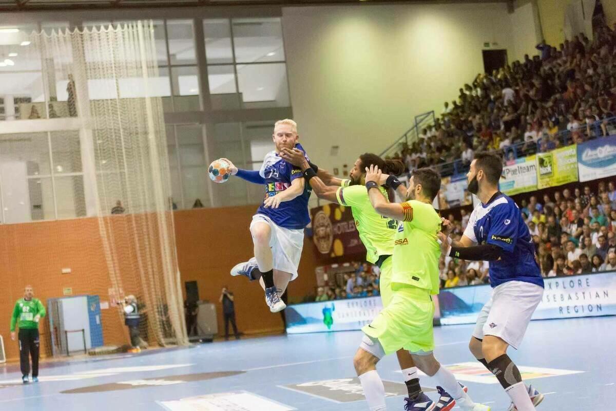 BM Benidorm &middot; Superado el tr&aacute;mite frente al Bar&ccedil;a Lassa con buena imagen pese al resultado final