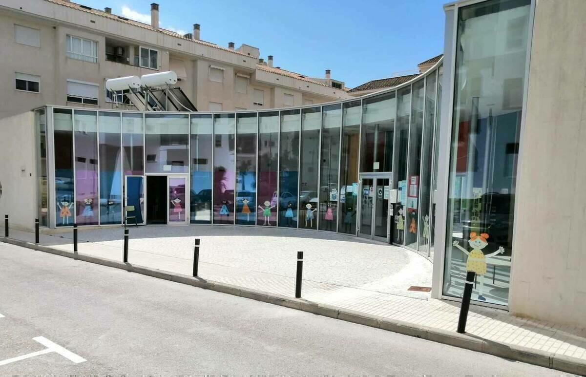 El pleno aprueba la delegaci&oacute;n de competencias para la instalaci&oacute;n de aire acondicionado y sombraje en la escuela infantil Mini-M&oacute;n.