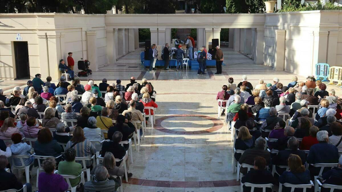 La Unión de Pensionistas de Benidorm realiza su tradicional sorteo navideño 