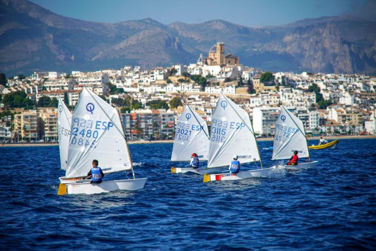 Reyes y Harris lideran el Open Clase Optimist de Altea