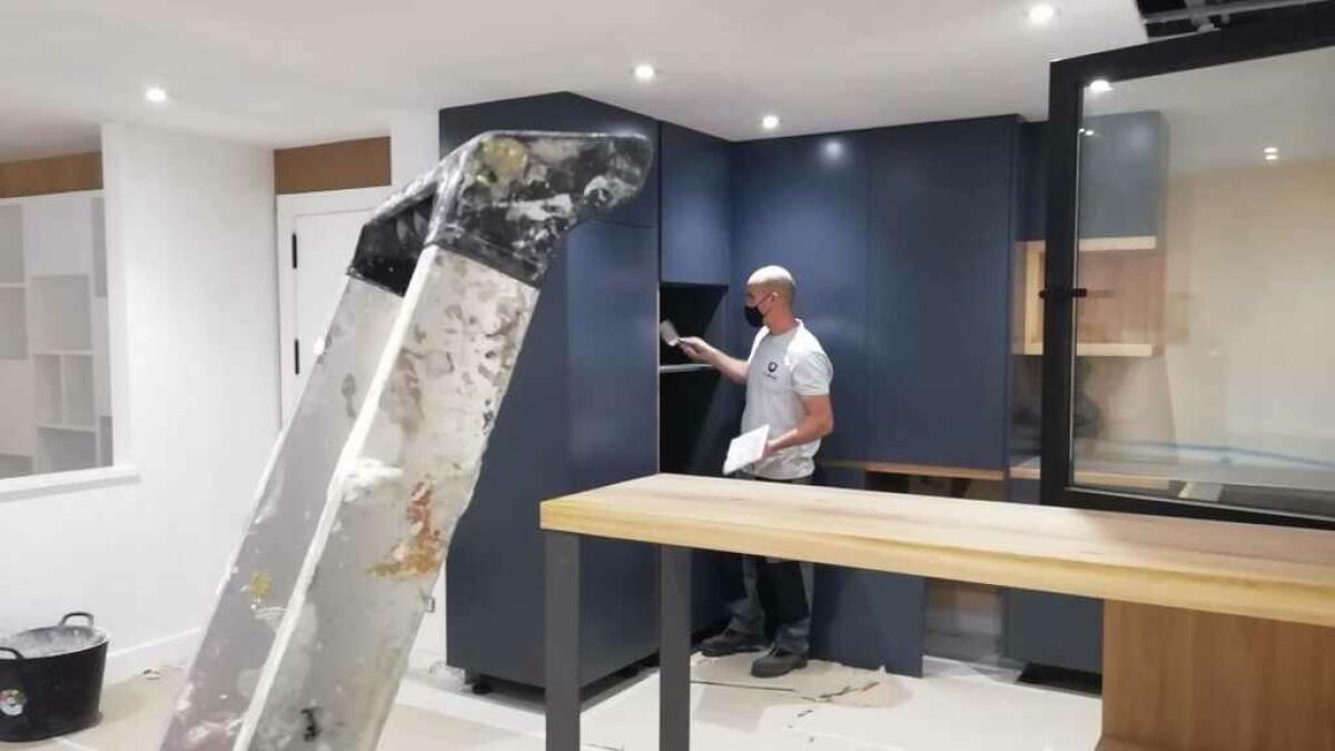 No hay obreros para tanta reforma en casa: “Nos rifamos a los albañiles como si fueran Messi”