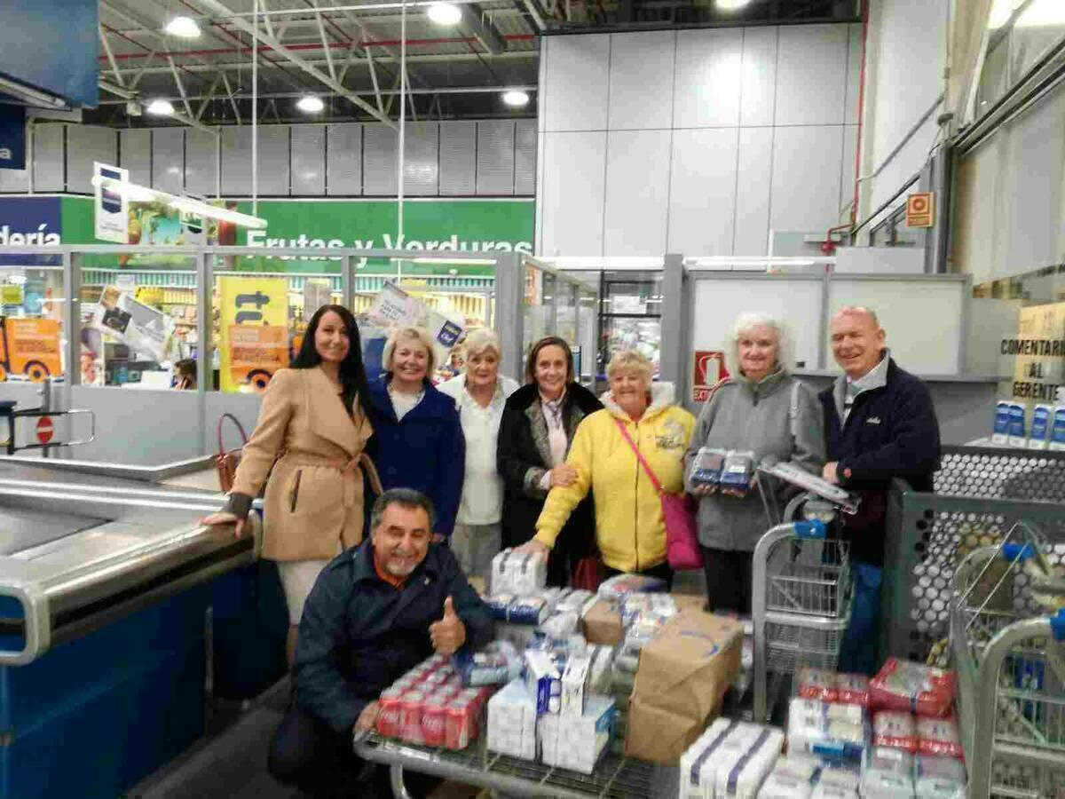 Nueva donaci&oacute;n solidaria de la asociaci&oacute;n &ldquo;Chums&rdquo; al Departamento de Servicios Sociales de Finestrat