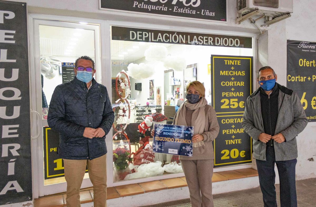 A Cokkie Shop, Tisores Estilistas y Globos a la carta consiguen los tres premios del XXVII Concurso de Escaparatismo Navideño