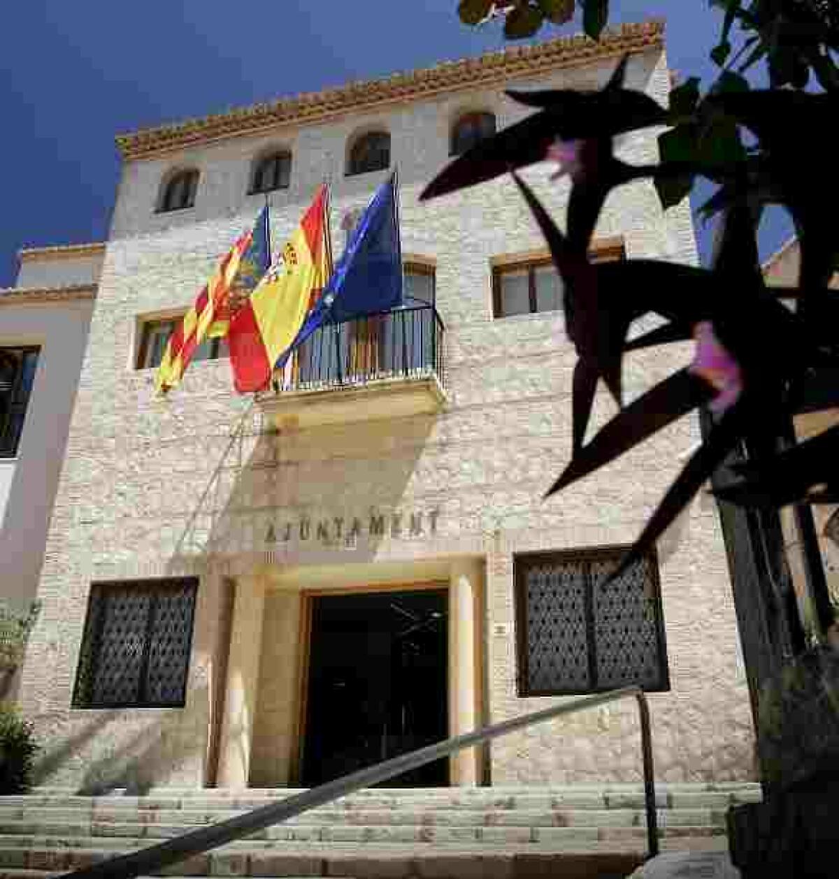 FINESTRAT OFERTA TRES PUESTOS DE TRABAJO PARA ATENDER LAS NECESIDADES DERIVADAS DE LA PANDEMIA