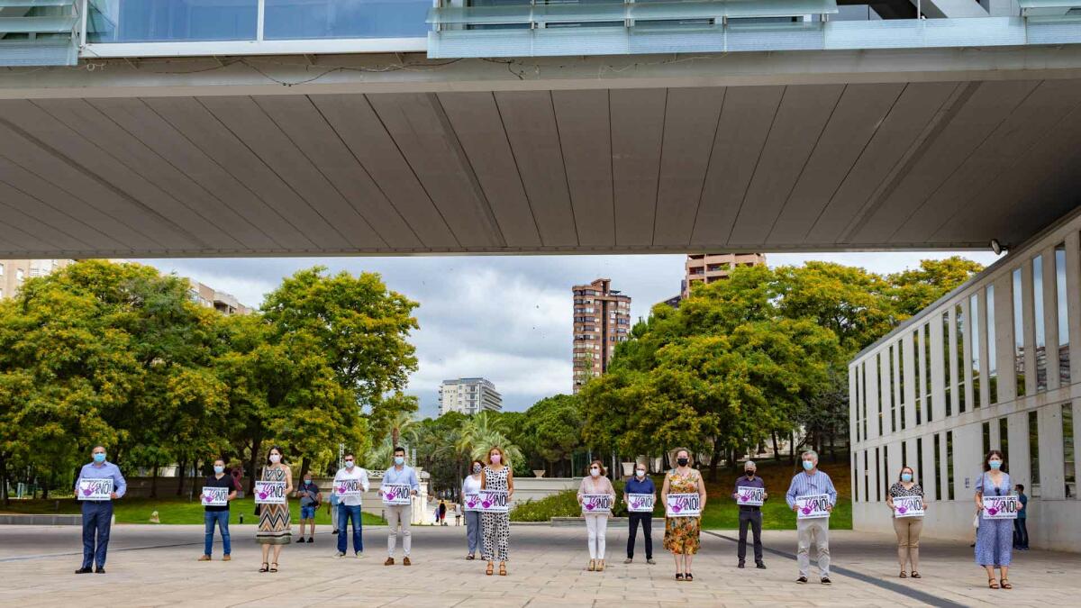 Benidorm protesta en silencio por el asesinato de una mujer de 81 años en Moratalaz, Madrid