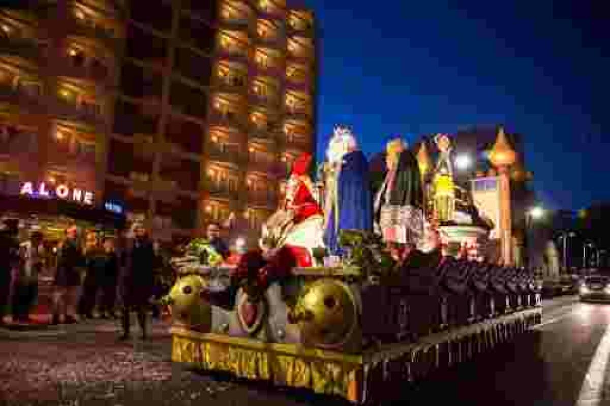 Finestrat &middot; Todo listo para que los Reyes Magos de Oriente llenen de magia e ilusi&oacute;n las calles del casco hist&oacute;rico y la Cala