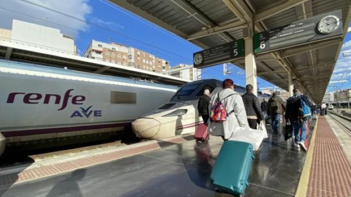 Renfe pone a la venta este viernes 100.000 billetes de AVE y Larga Distancia a un precio de quince euros