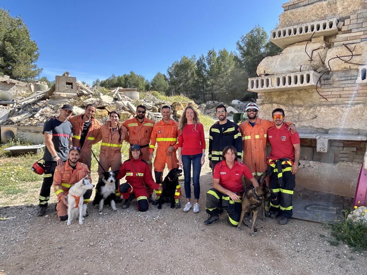 &ldquo;Emerg&egrave;ncies Catalunya&rdquo; y Bomberos entrenan sus perros en La Nuc&iacute;a