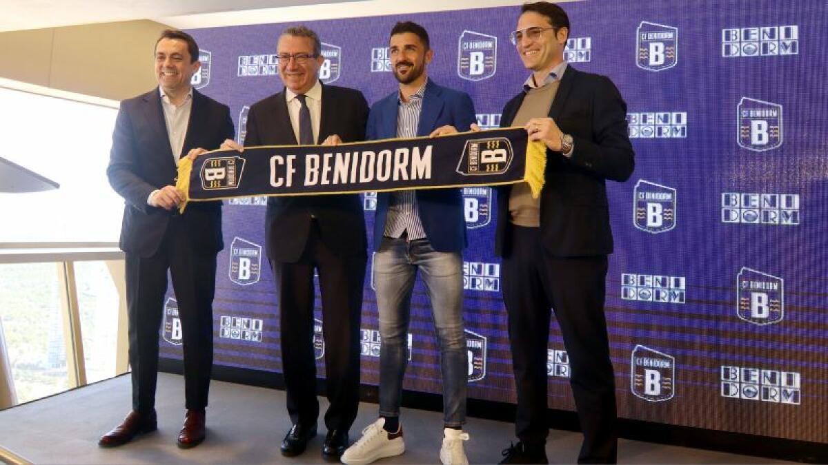 El alcalde expresa su apoyo al proyecto de David Villa en el fútbol base de Benidorm