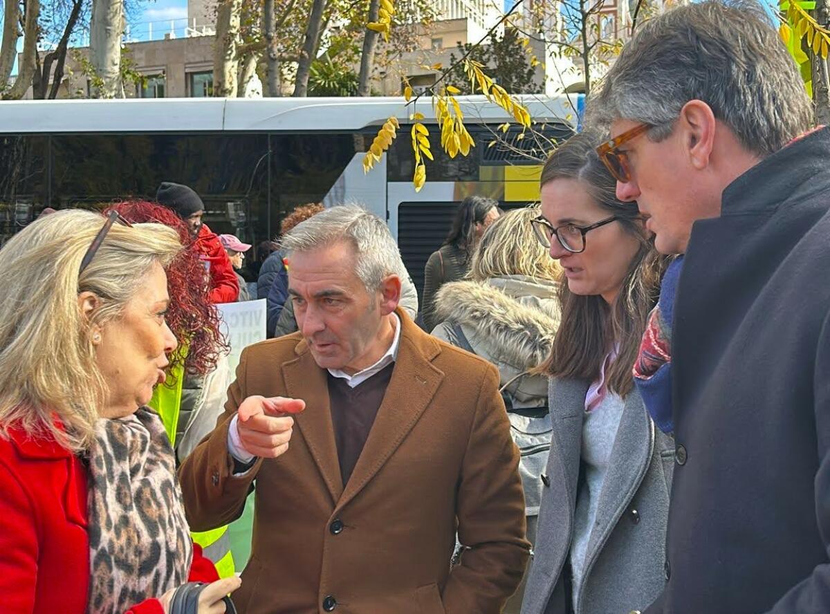 Más de 100 marineros de Villajoyosa participan en la manifestación en Madrid contra el anuncio de la Unión Europea de recortar los días de faena de las barcas de arrastre