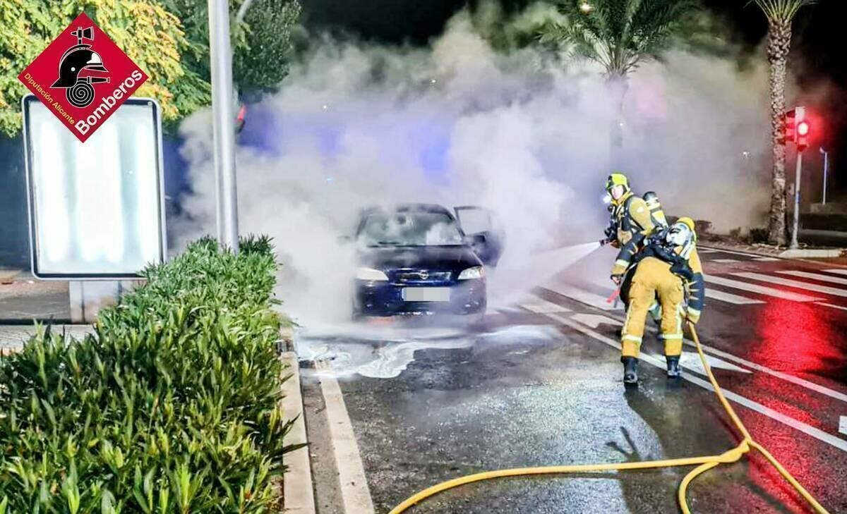 INCENDIO DE VEHICULO EN BENIDORM