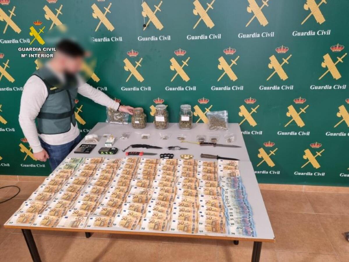 La Guardia Civil desarticula dos clubes cannábicos dedicados a la venta ilícita de drogas en Torrevieja