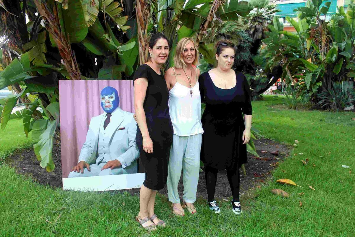 Las instant&aacute;neas de 9 fot&oacute;grafas toman las calles de Benidorm durante un mes