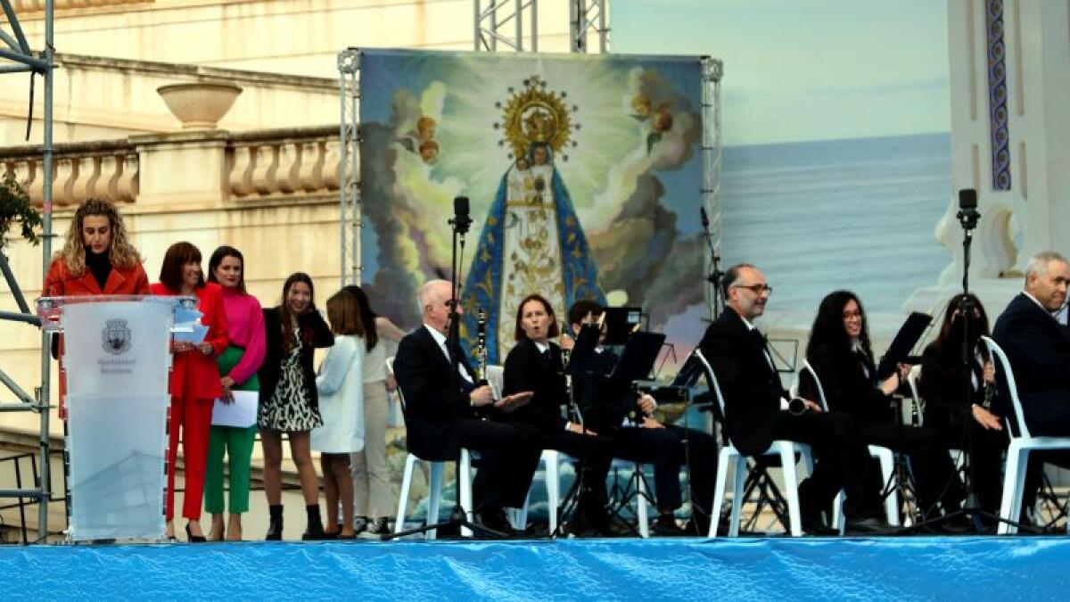 La SM l’Illa y las Reinas Infantiles de los últimos 50 años homenajean a Vicenta Pérez Bayona ‘Cuqui’