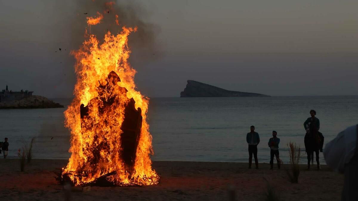 La Mare de Déu vuelve a resurgir de las cenizas en la recreación del Hallazgo