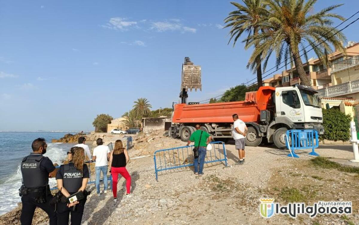 El Ayuntamiento ordena el derribo de una vivienda declarada en ruina inminente en la playa del Paradís