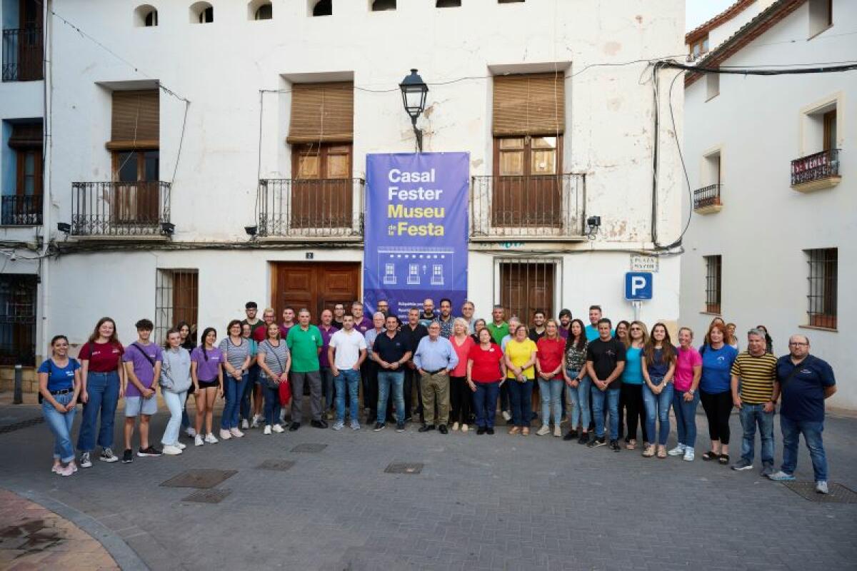 La Nucía presenta su “Casal Fester” a las penyas y Associació Penyes